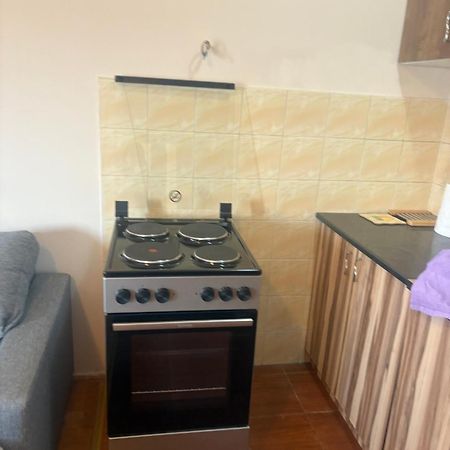 Stan Blizu Izlaza Na Autoput Mali Mokri Lug Exterior photo